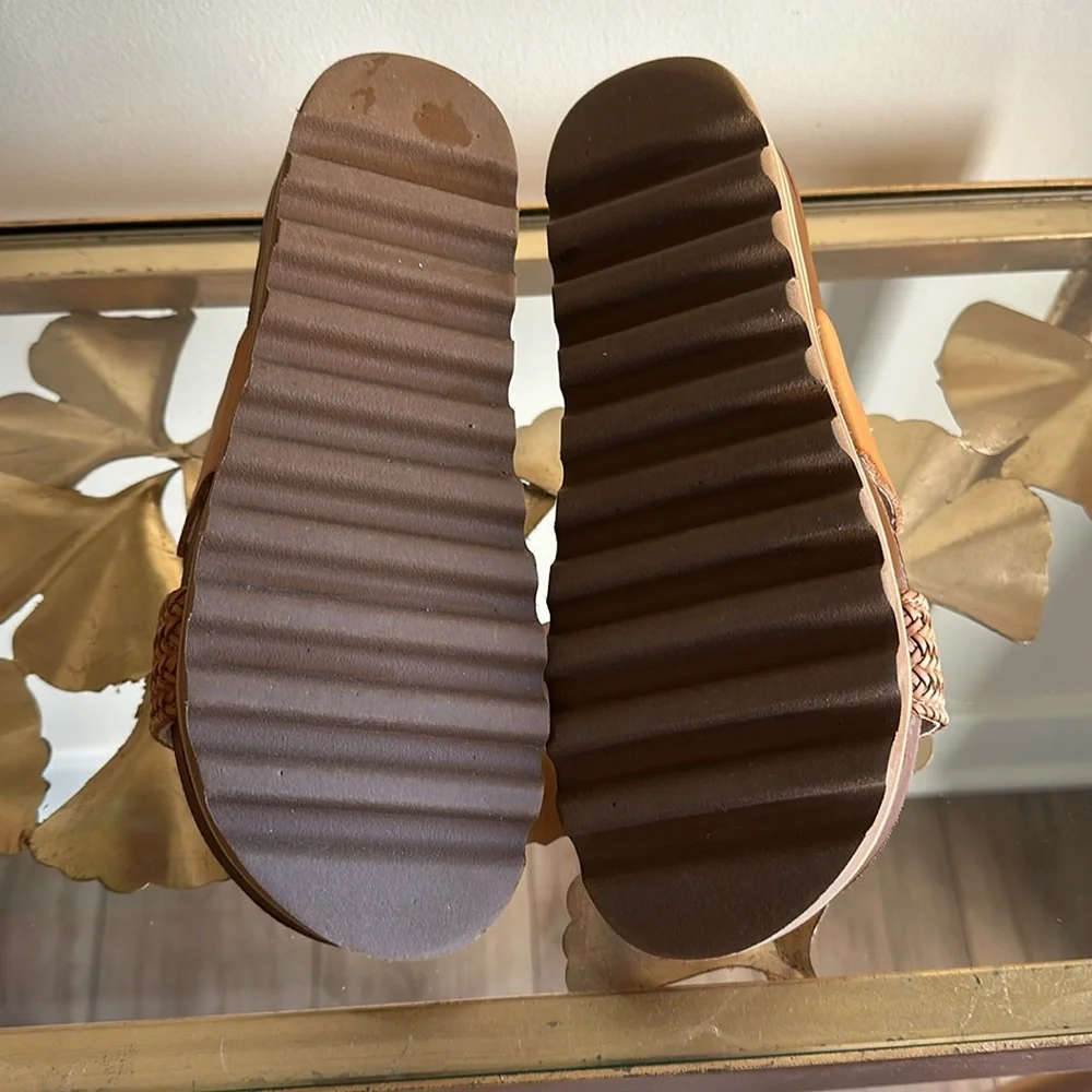 Reef Women's Tan Sandals - Picture 14 of 16